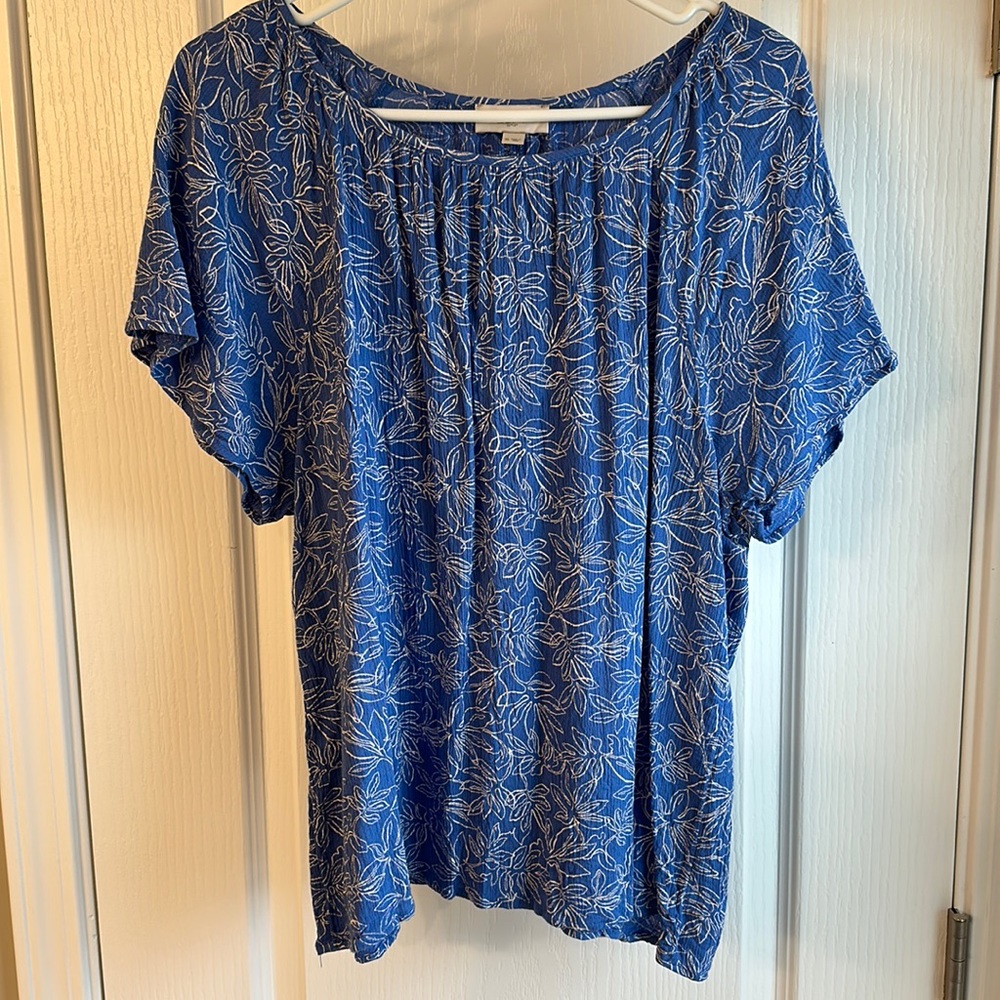 Loft blue with white flowers light weight top.